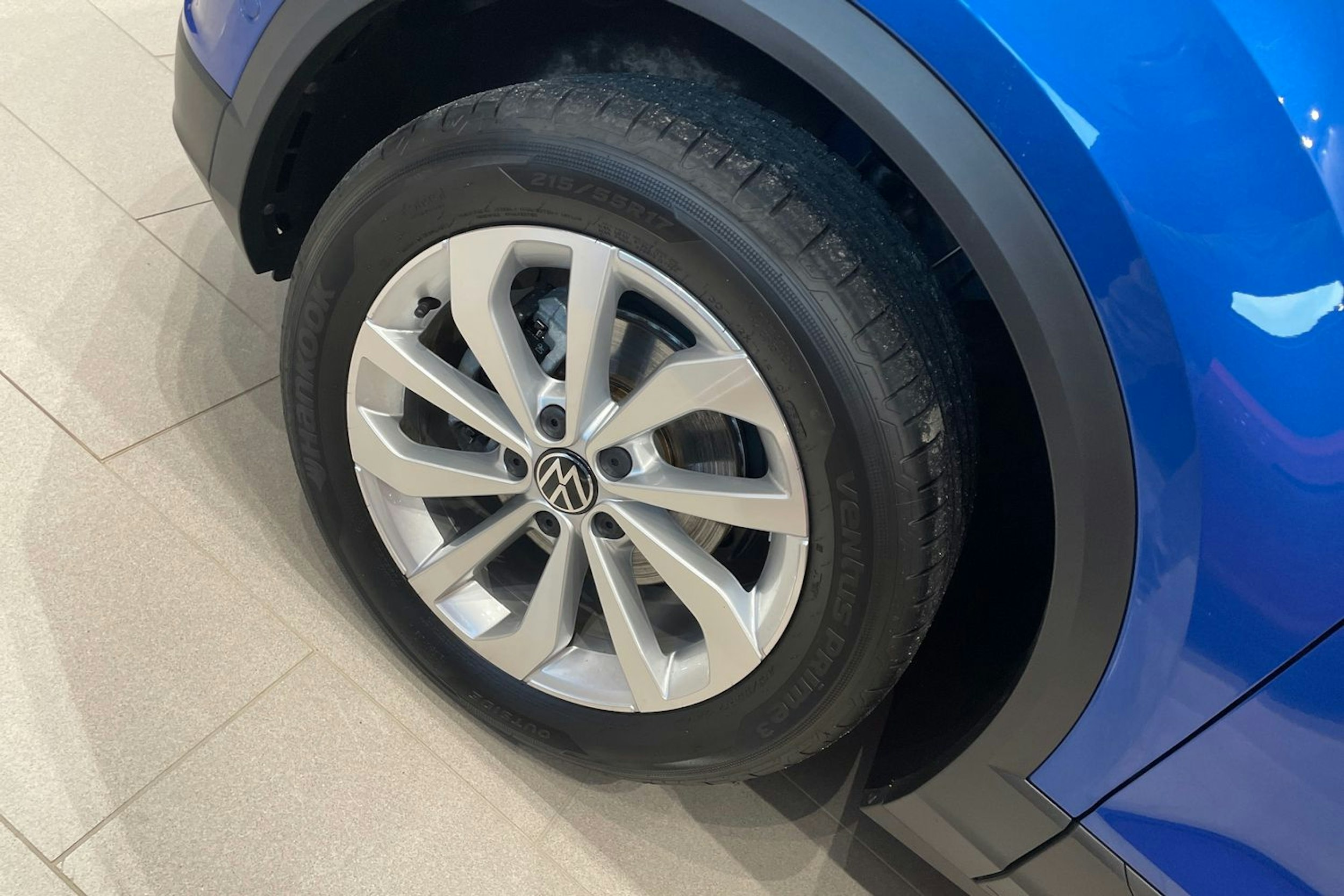 sininen Volkswagen T-Roc 2024 kuva 10.