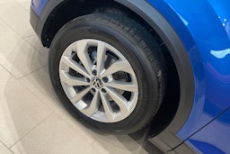sininen Volkswagen T-Roc 2024 kuva 10.