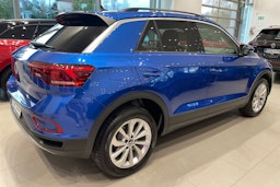 sininen Volkswagen T-Roc 2024 kuva 12.