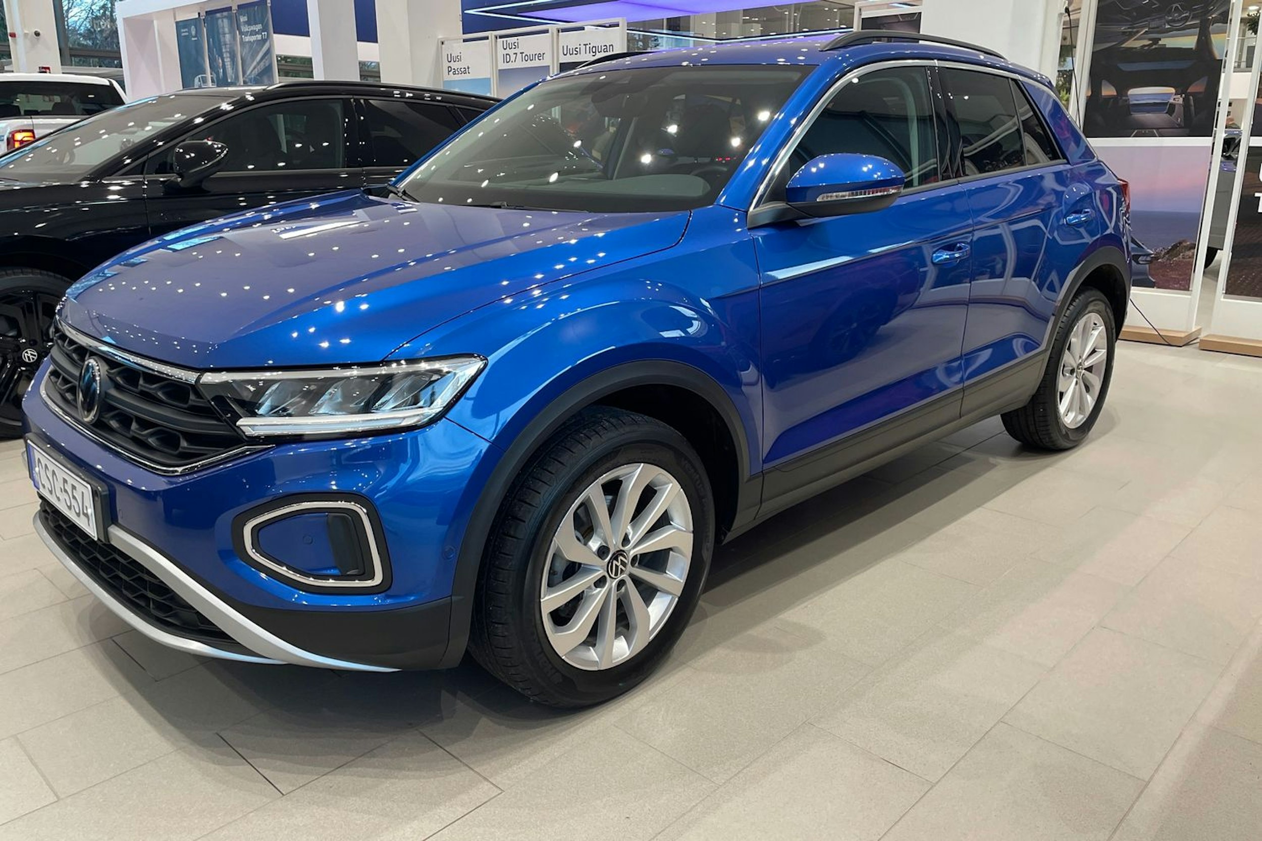 sininen Volkswagen T-Roc 2024 kuva 14.