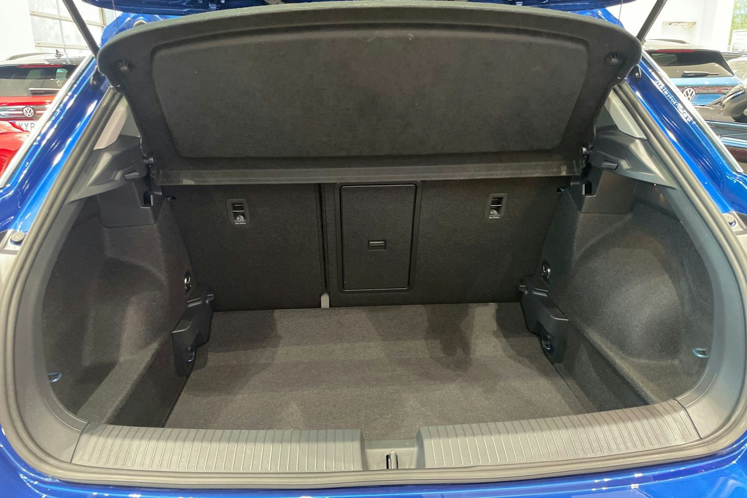 sininen Volkswagen T-Roc 2024 kuva 15.