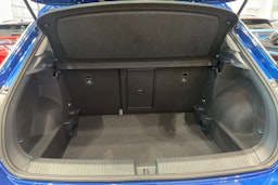 sininen Volkswagen T-Roc 2024 kuva 15.