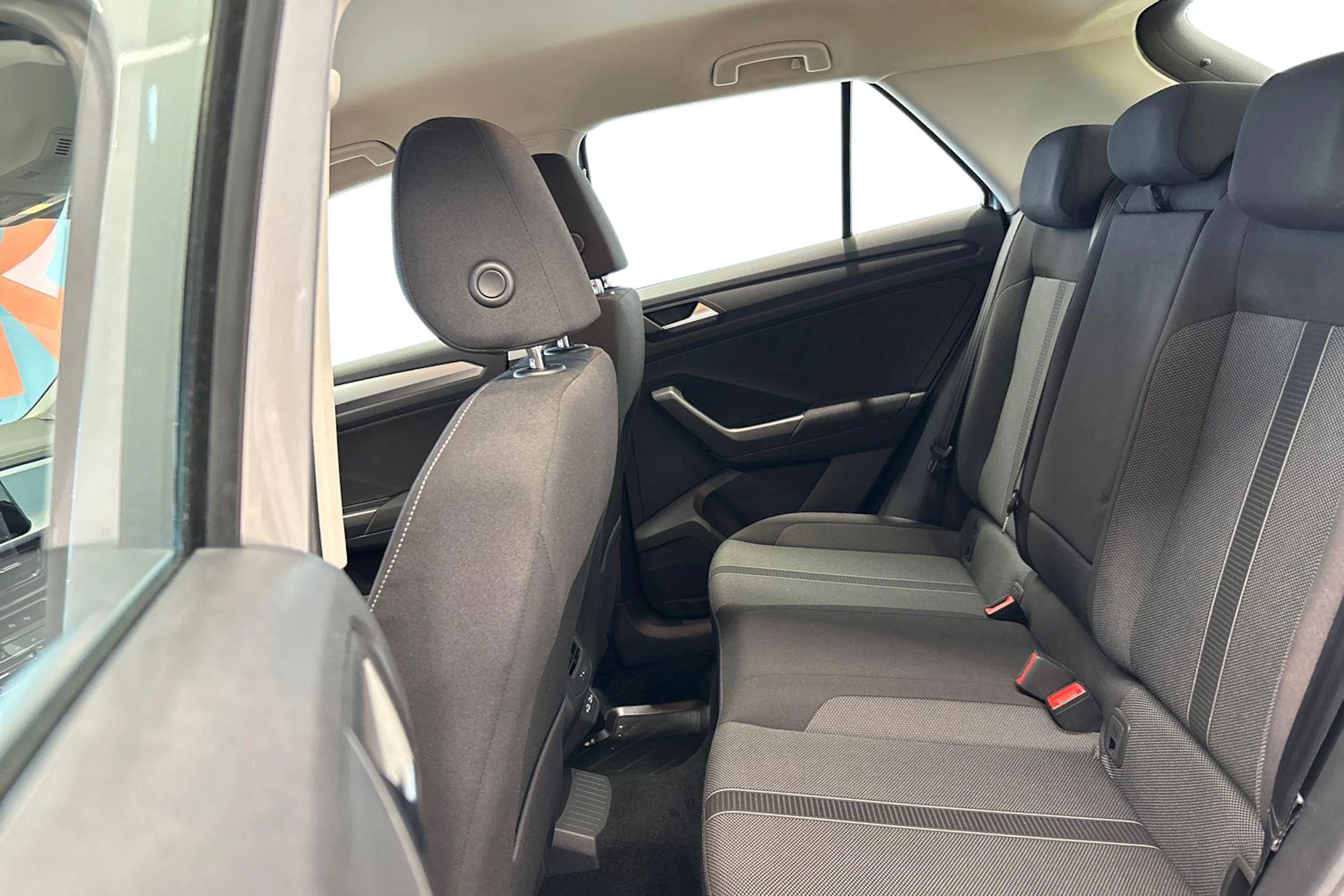 Harmaa Volkswagen T-Roc 2024 kuva 8.