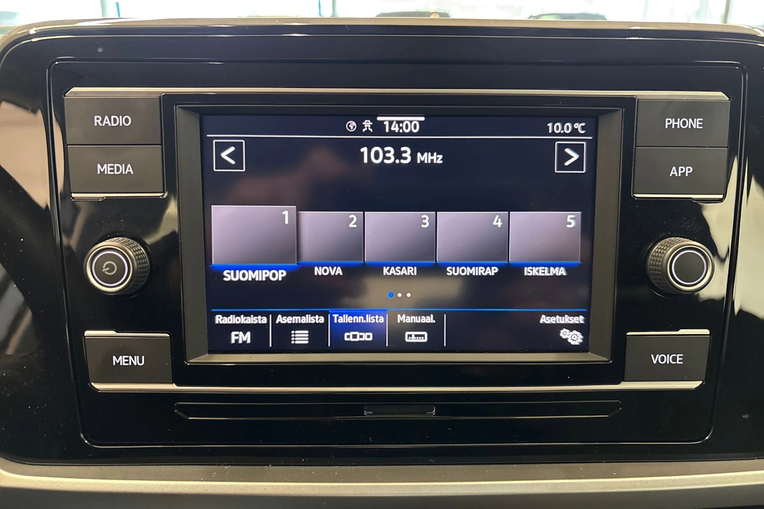 Harmaa Volkswagen T-Roc 2024 kuva 16.