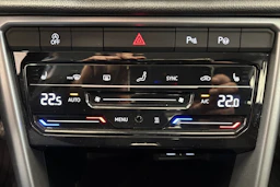 Harmaa Volkswagen T-Roc 2024 kuva 17.