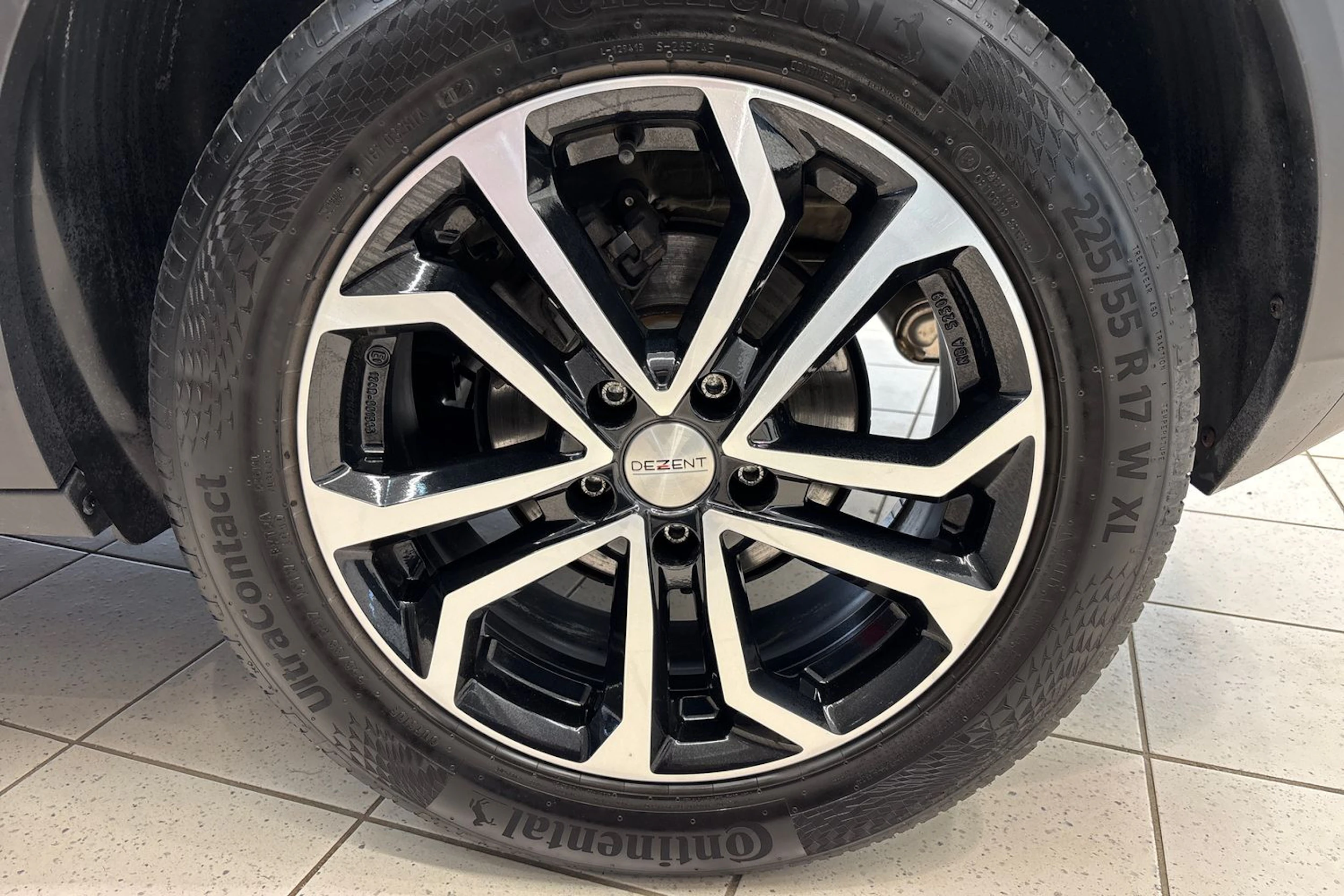 Harmaa Volkswagen T-Roc 2024 kuva 25.