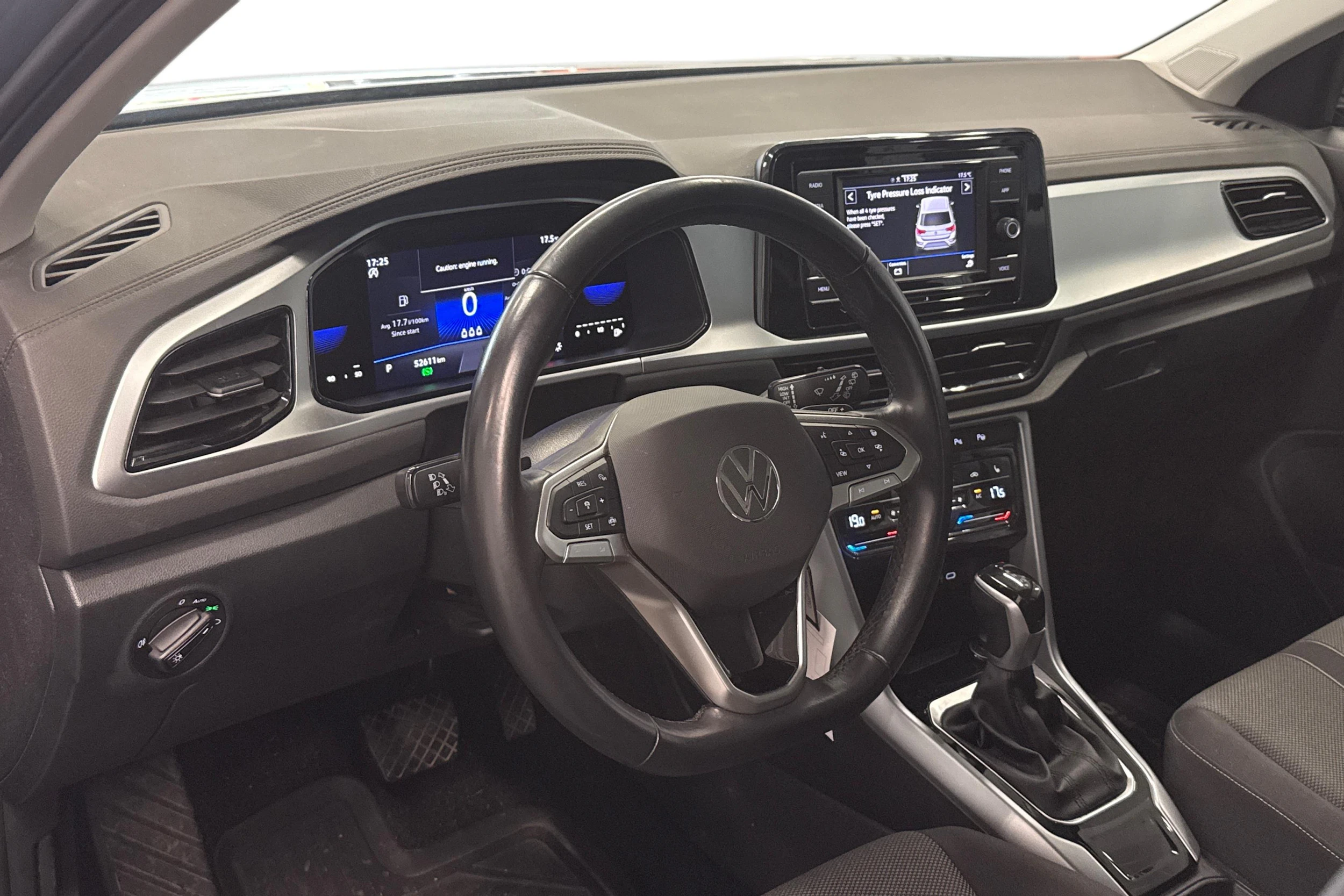 harmaa Volkswagen T-Roc 2024 kuva 3.