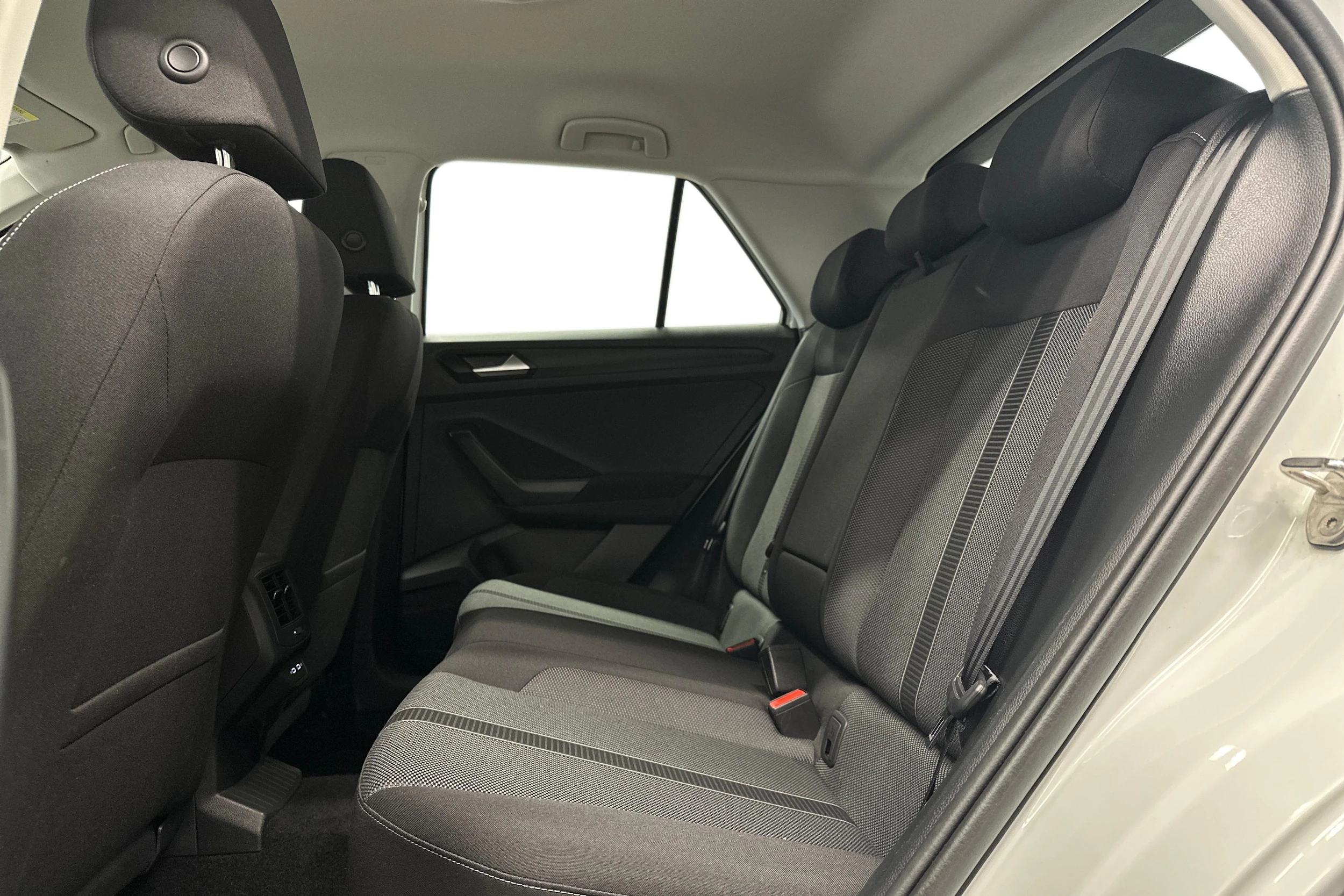 valkoinen Volkswagen T-Roc 2024 kuva 8.