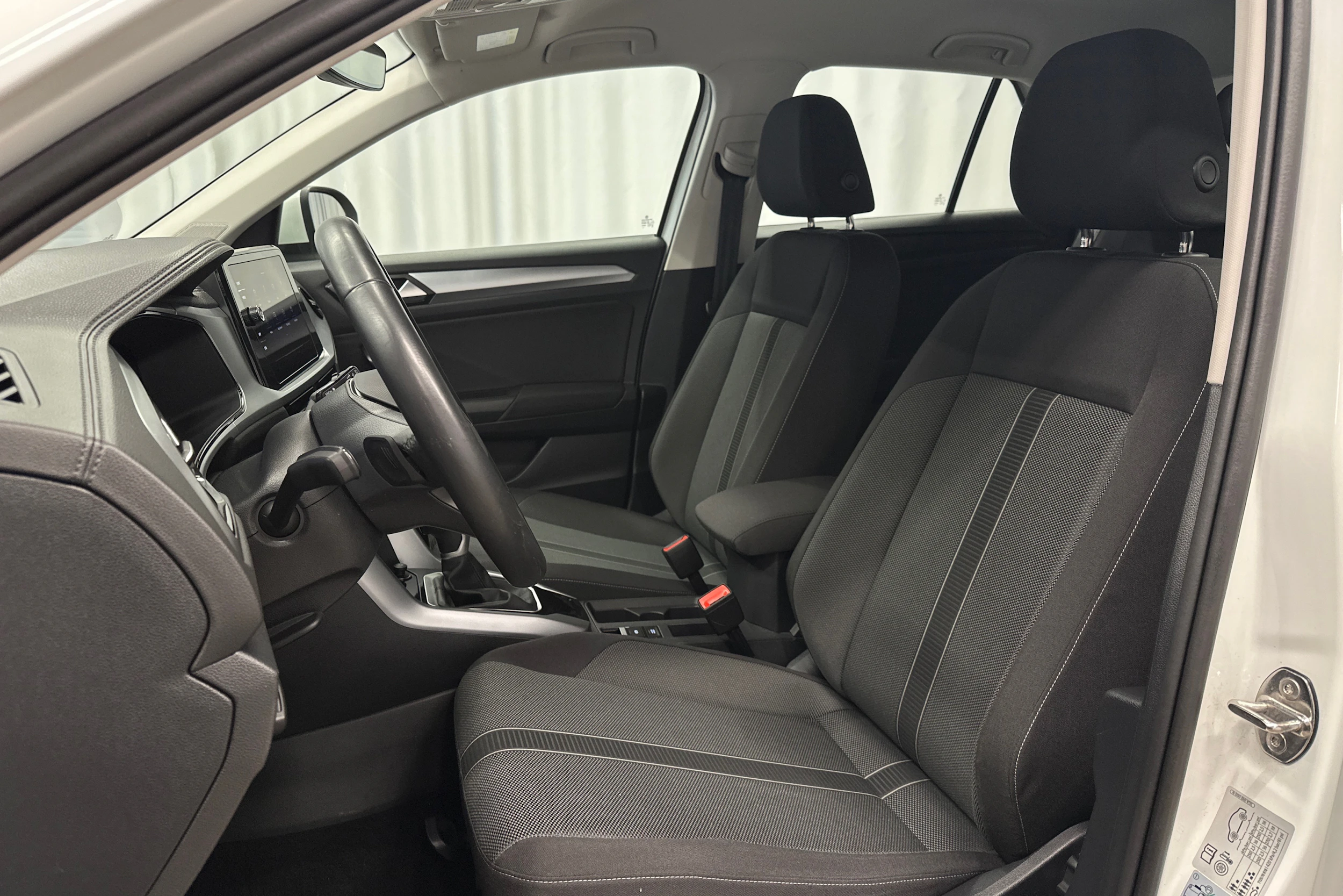 valkoinen Volkswagen T-Roc 2024 kuva 12.