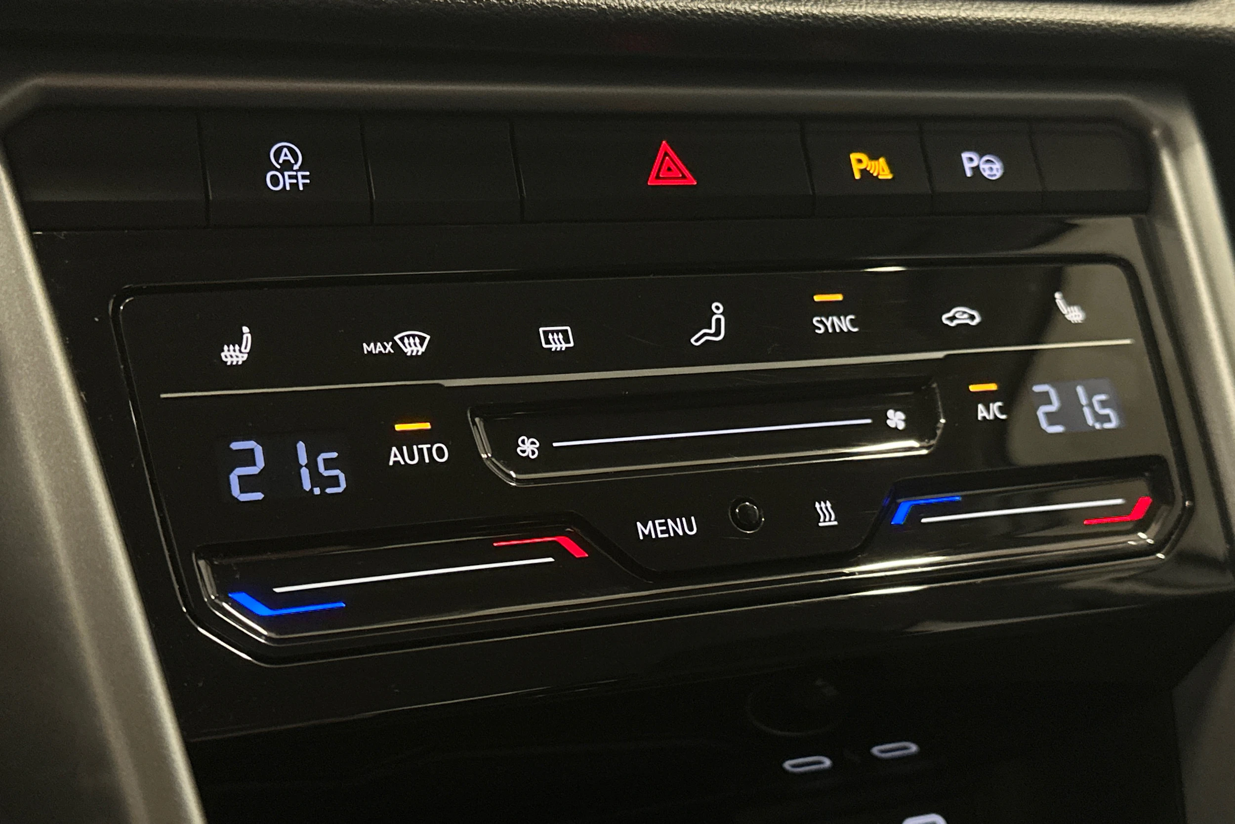 valkoinen Volkswagen T-Roc 2024 kuva 21.