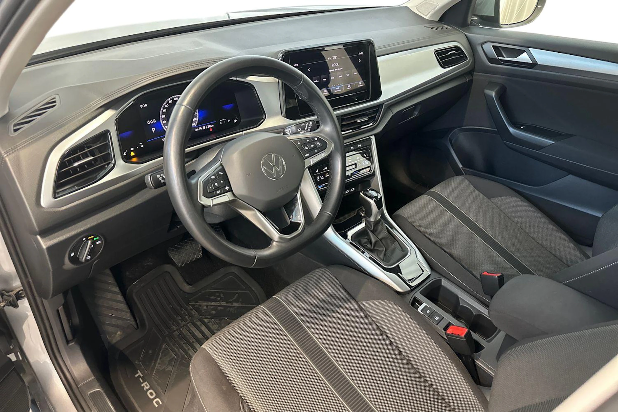 harmaa Volkswagen T-Roc 2024 kuva 8.