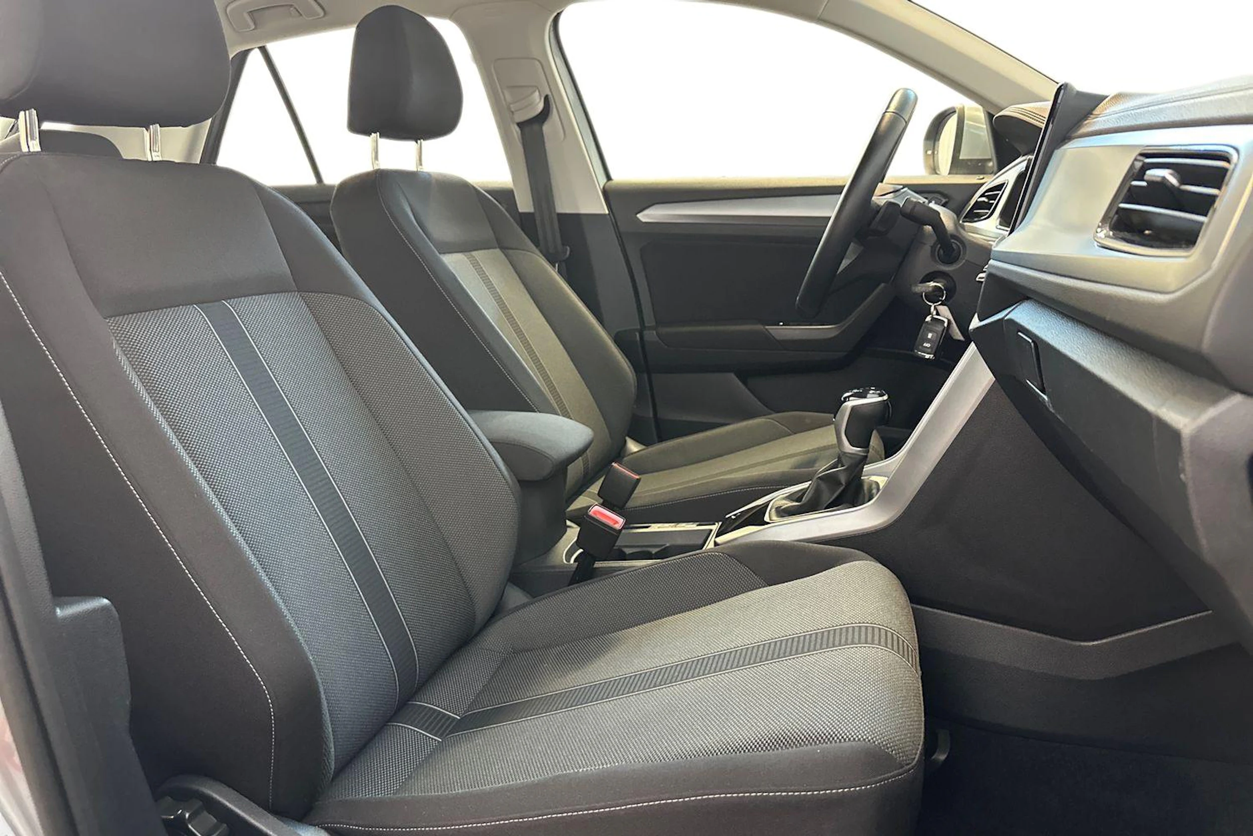 harmaa Volkswagen T-Roc 2024 kuva 11.