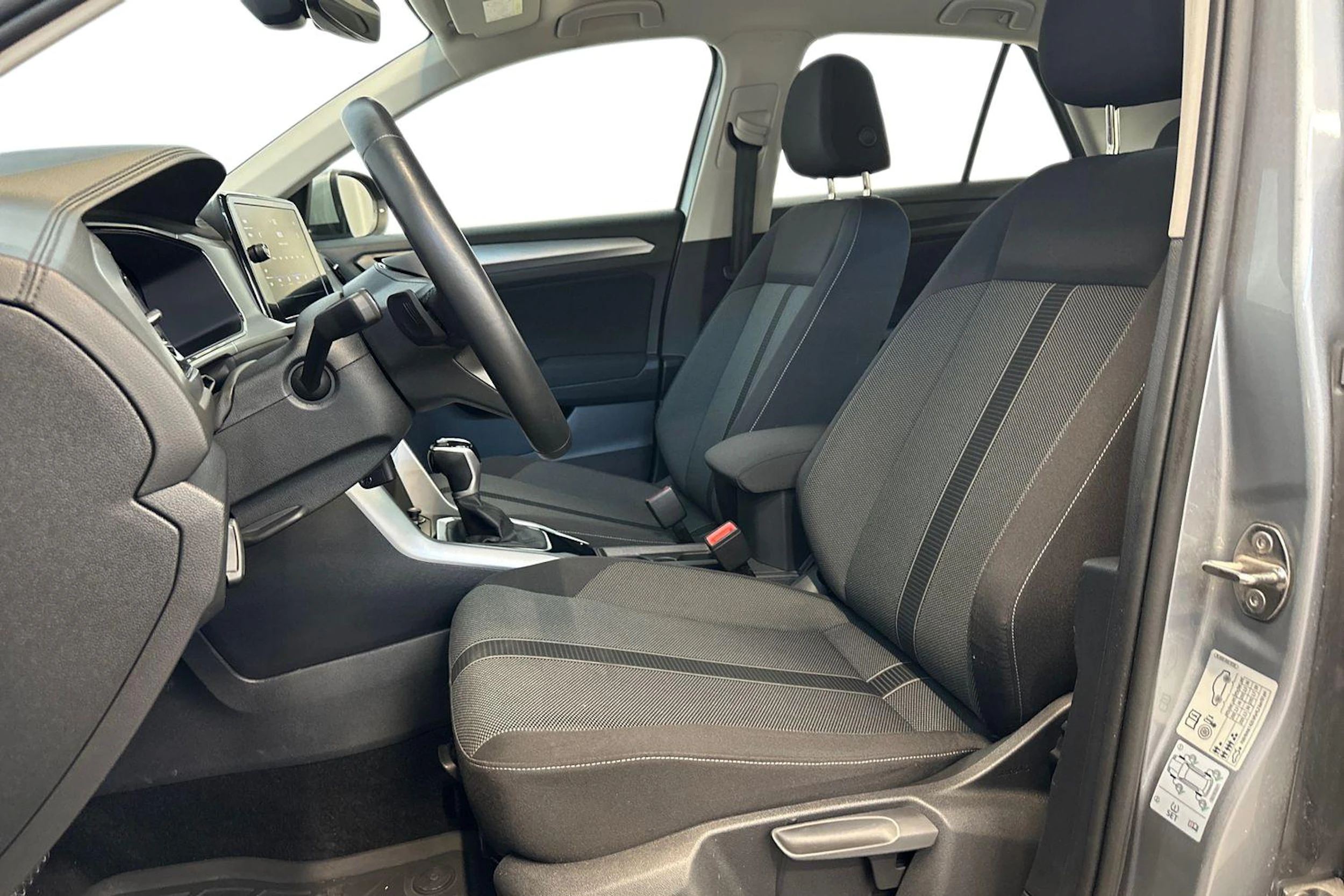 harmaa Volkswagen T-Roc 2024 kuva 12.