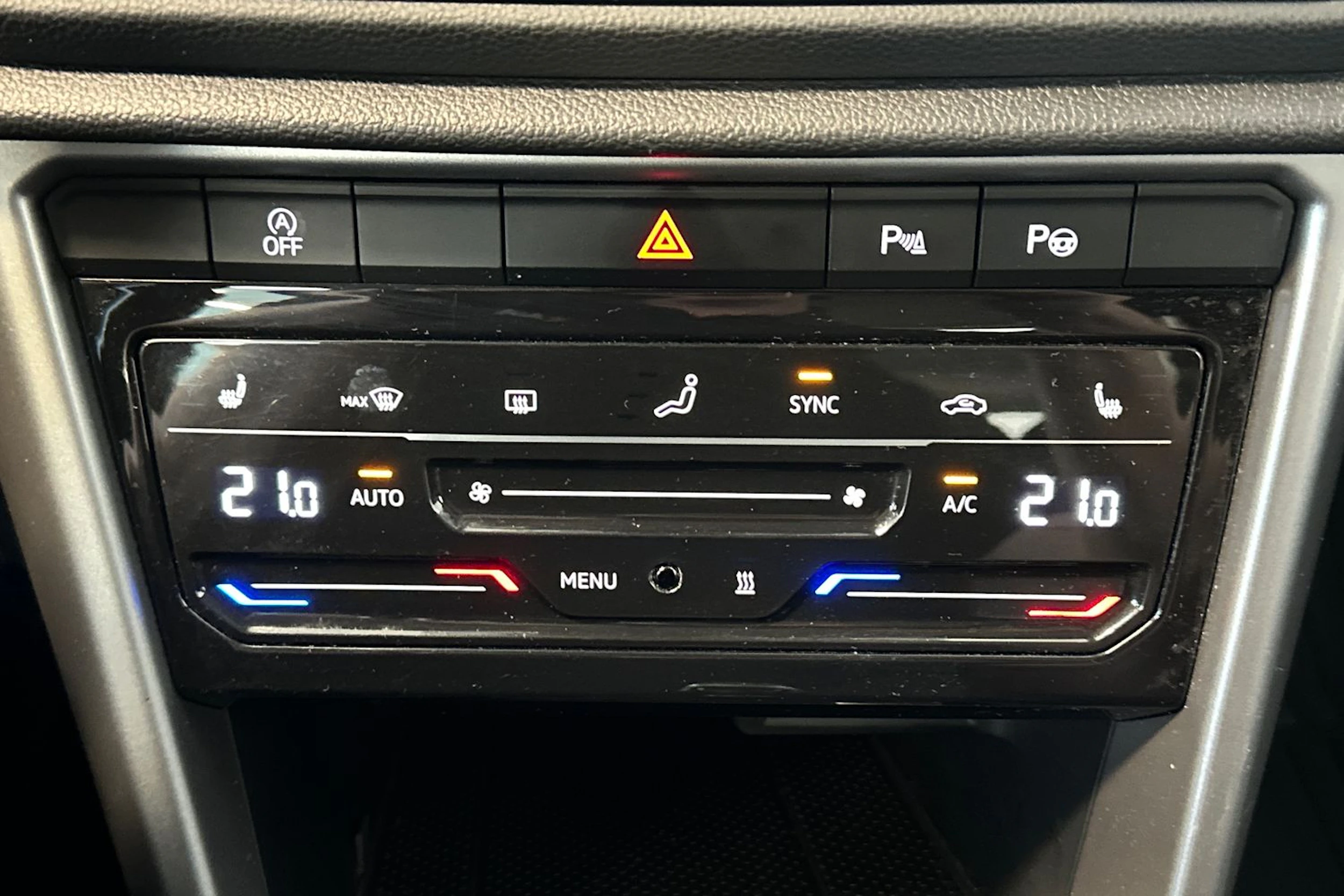 harmaa Volkswagen T-Roc 2024 kuva 20.