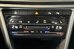 harmaa Volkswagen T-Roc 2024 kuva 20.