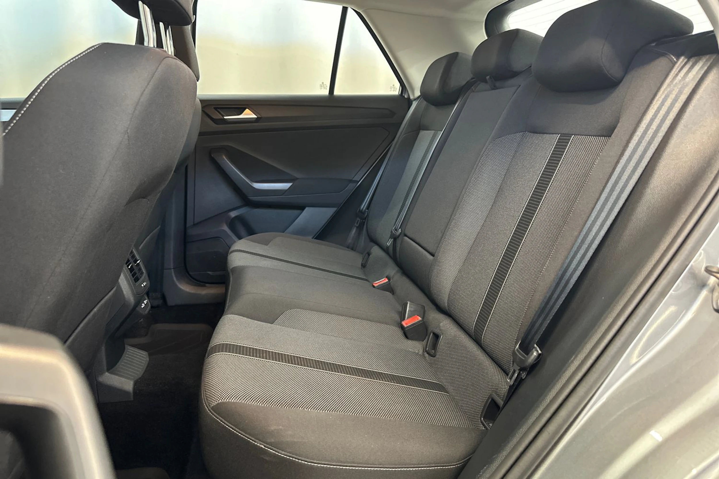 harmaa Volkswagen T-Roc 2024 kuva 27.