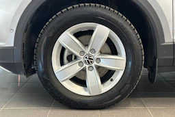 harmaa Volkswagen T-Roc 2024 kuva 30.