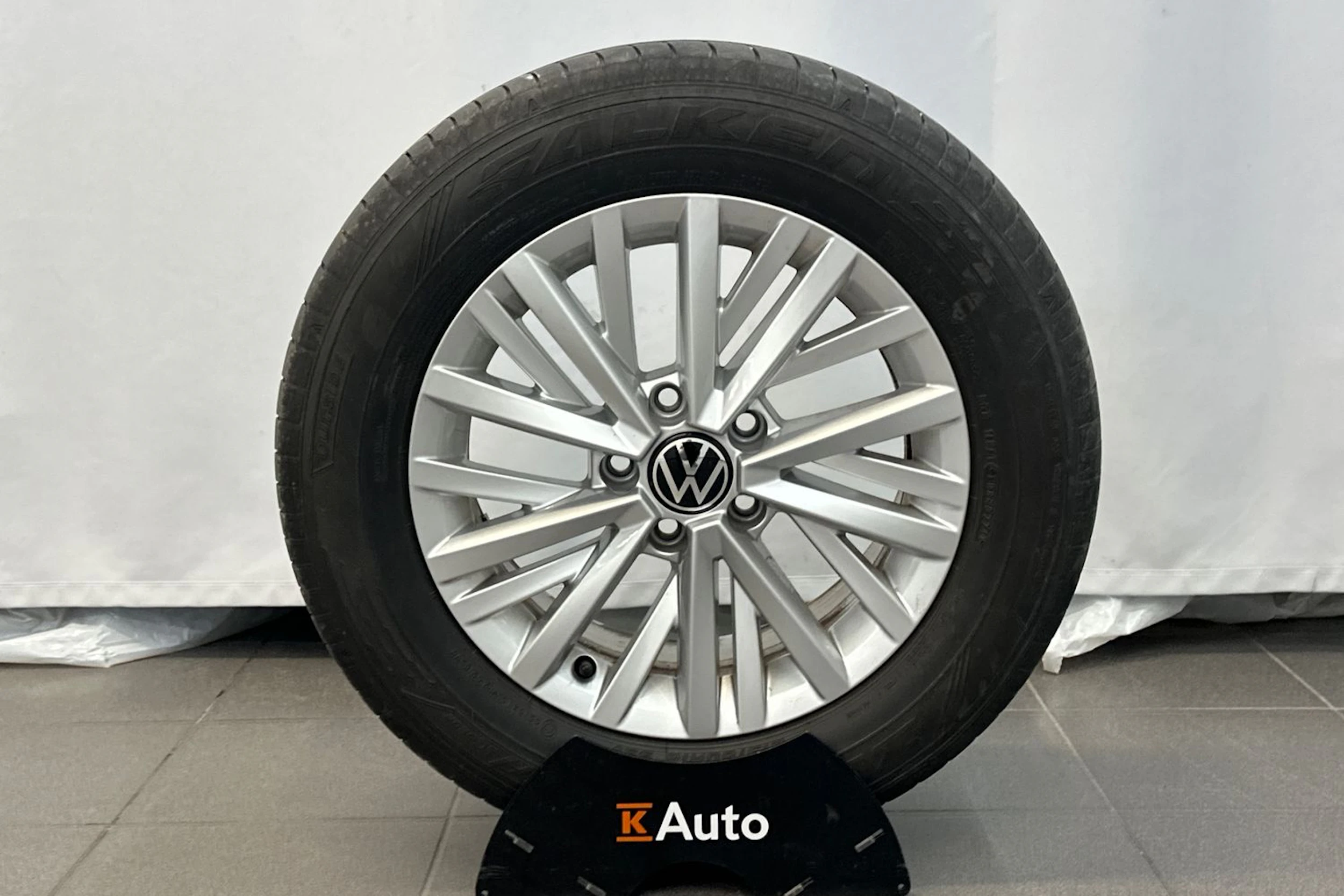 harmaa Volkswagen T-Roc 2024 kuva 32.