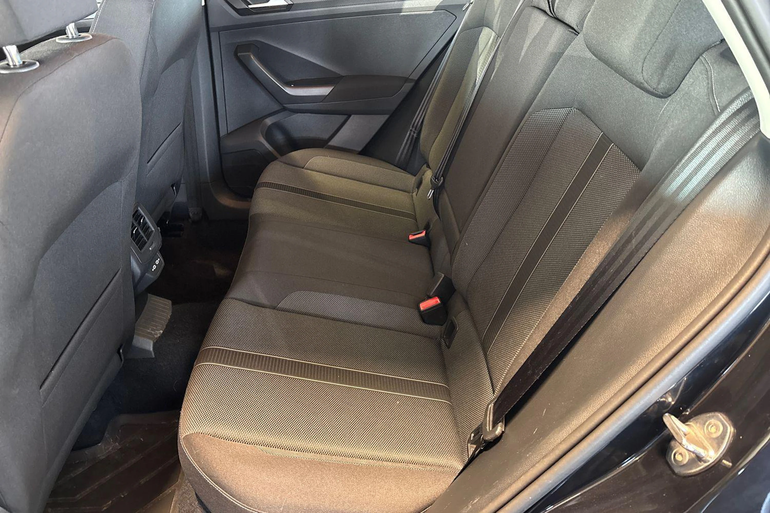 musta Volkswagen T-Roc 2024 kuva 11.