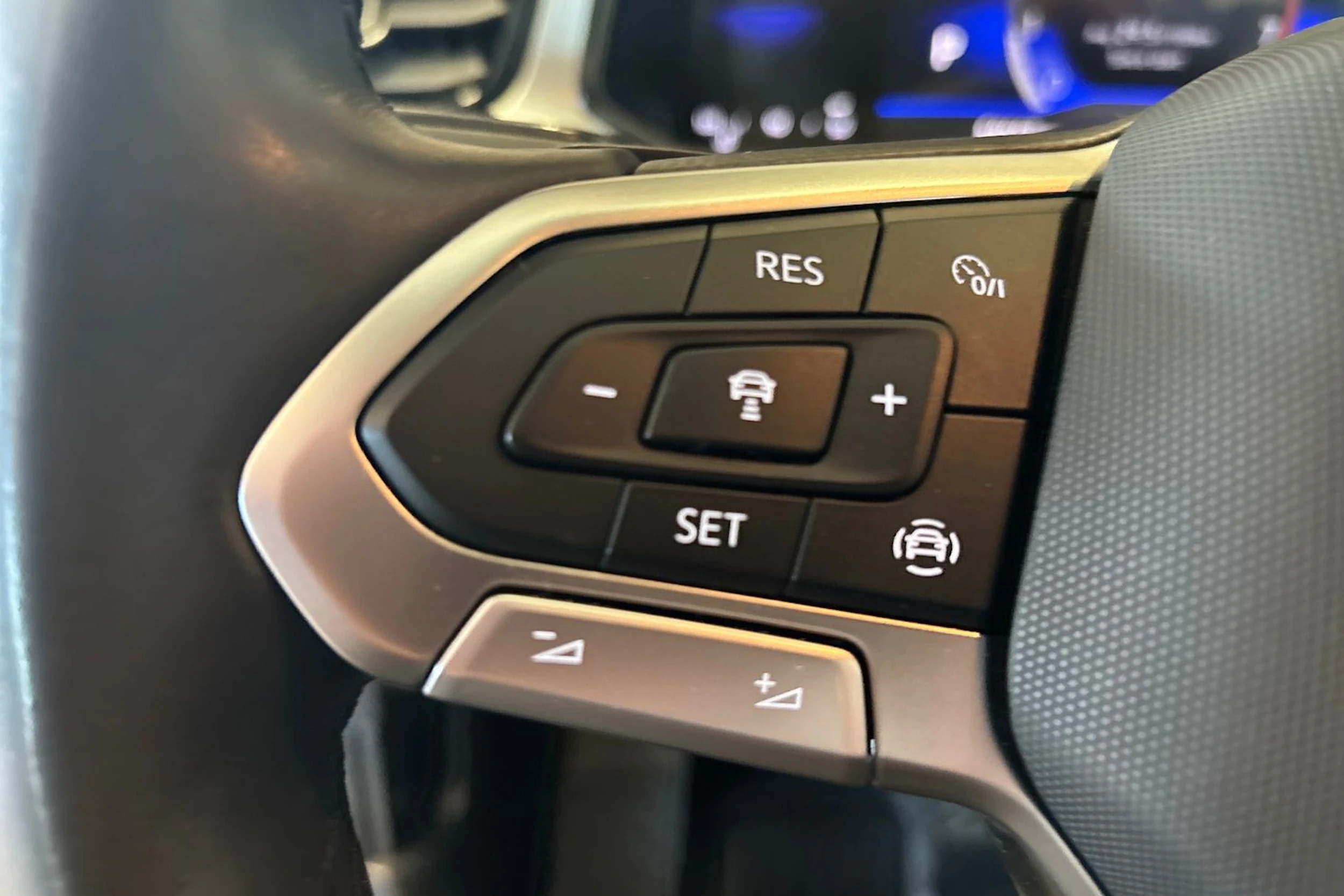 musta Volkswagen T-Roc 2024 kuva 16.