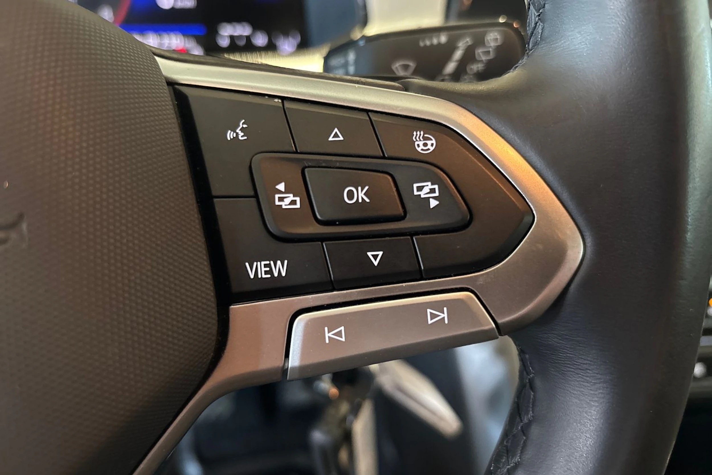 musta Volkswagen T-Roc 2024 kuva 17.