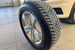 musta Volkswagen T-Roc 2024 kuva 19.