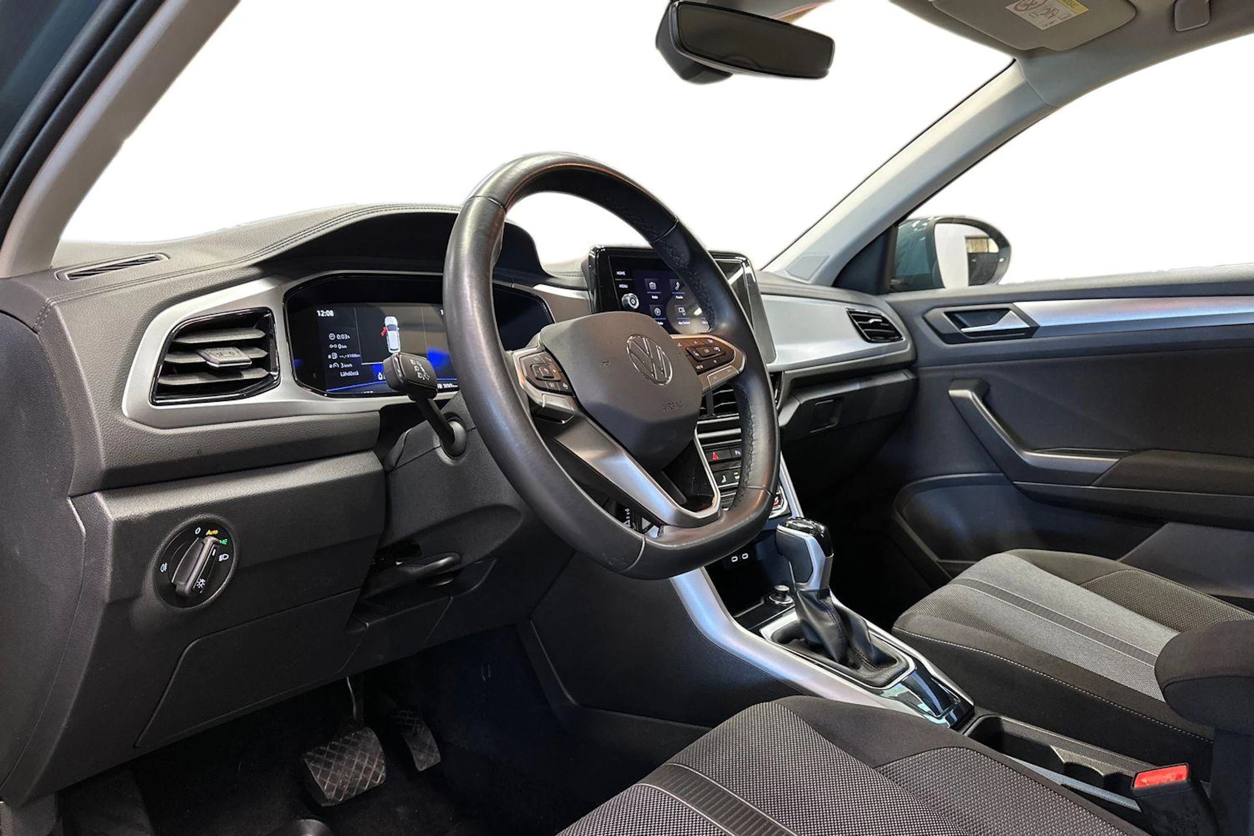 sininen Volkswagen T-Roc 2024 kuva 8.
