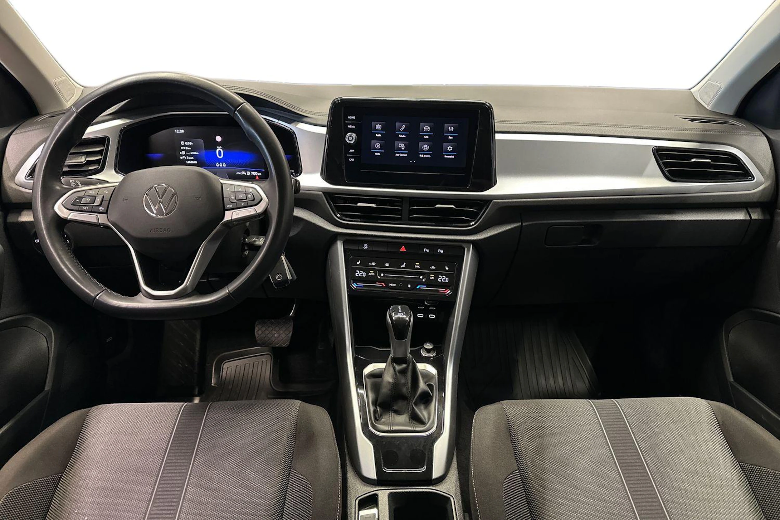 sininen Volkswagen T-Roc 2024 kuva 9.