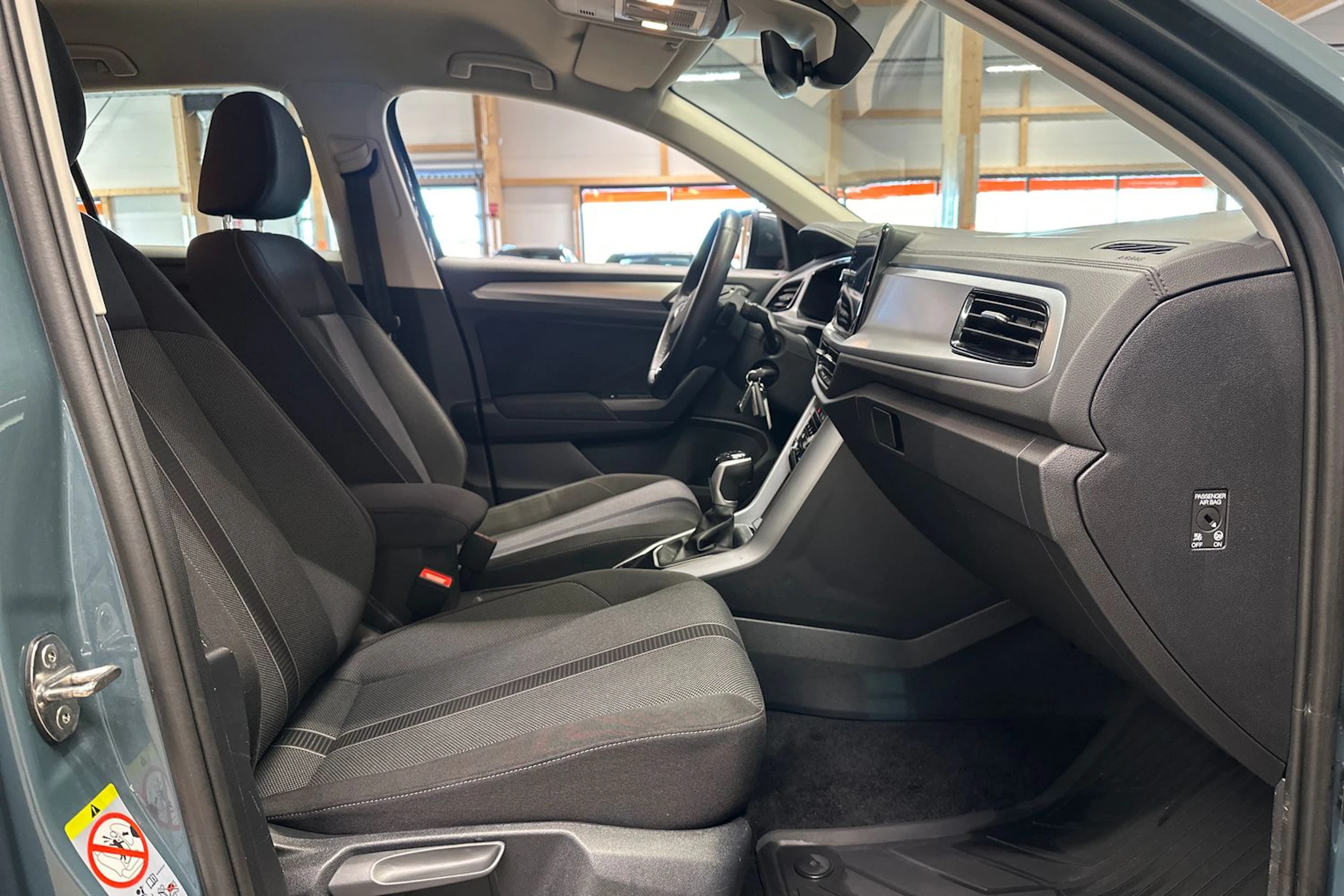 sininen Volkswagen T-Roc 2024 kuva 15.