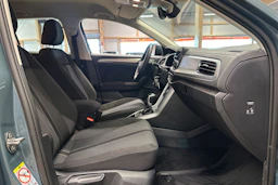 sininen Volkswagen T-Roc 2024 kuva 15.