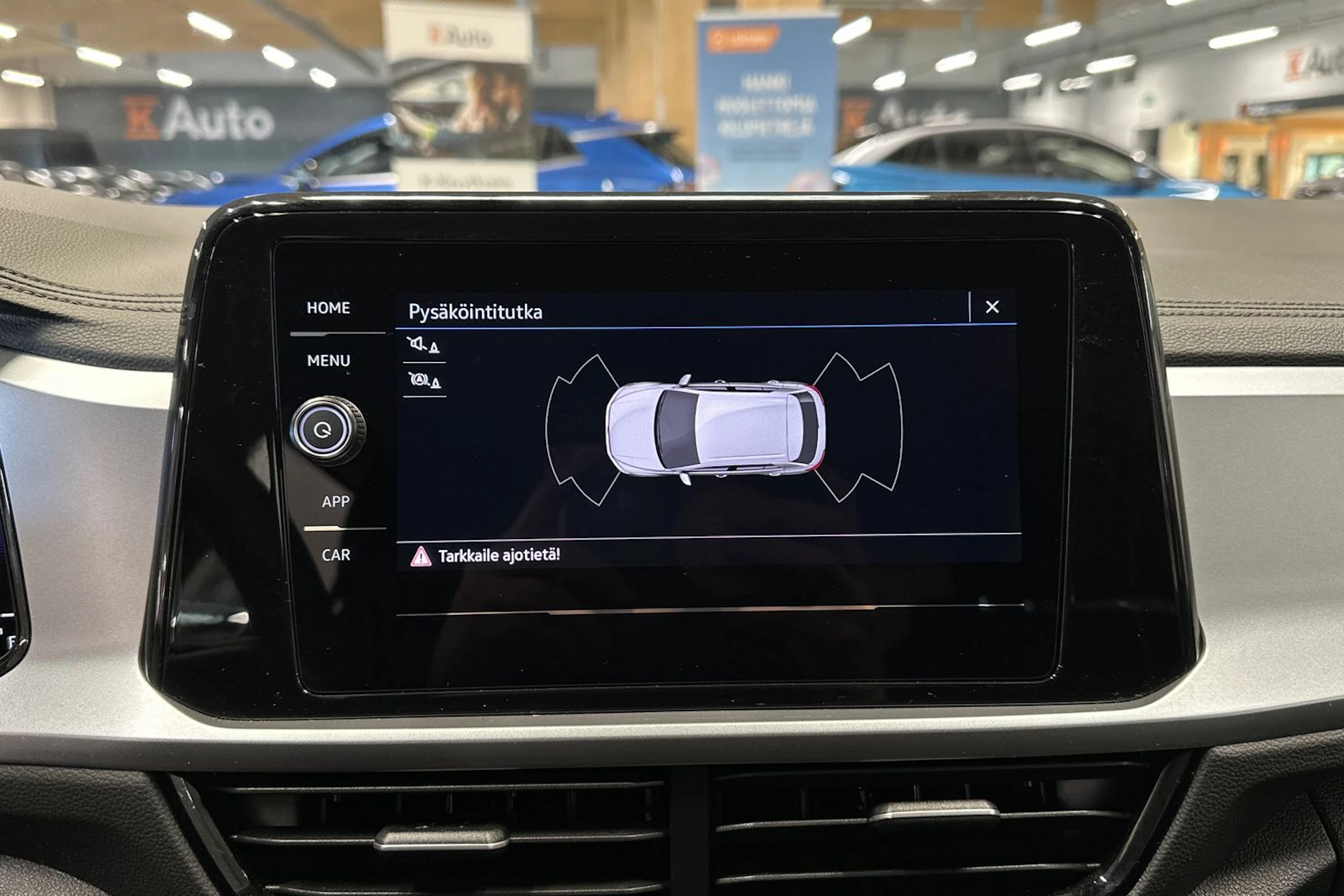 sininen Volkswagen T-Roc 2024 kuva 16.