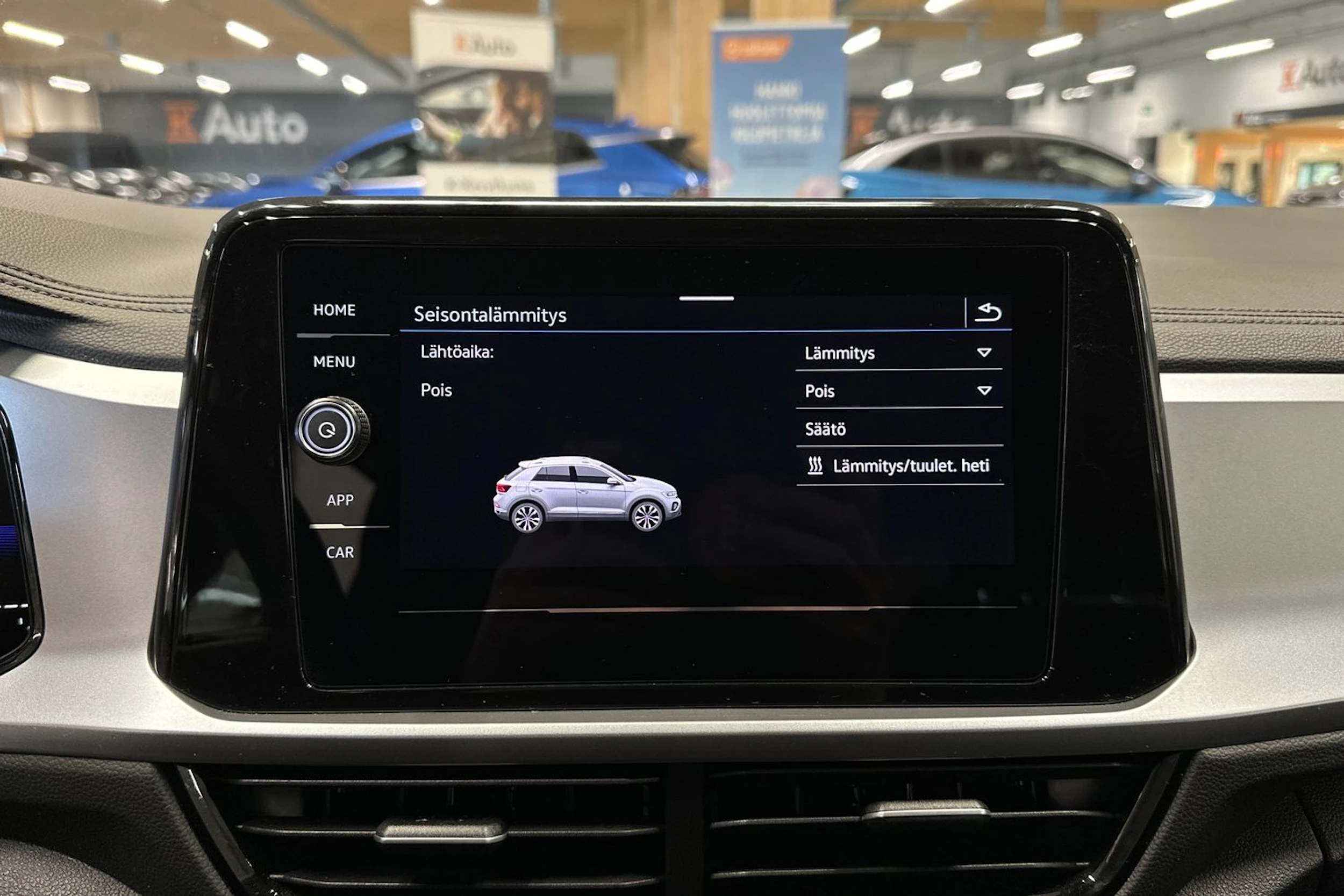 sininen Volkswagen T-Roc 2024 kuva 17.