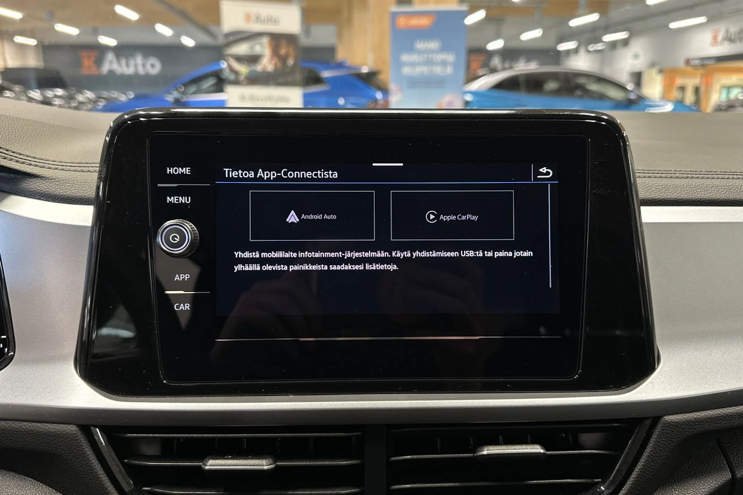 sininen Volkswagen T-Roc 2024 kuva 18.