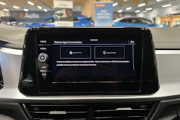 sininen Volkswagen T-Roc 2024 kuva 18.