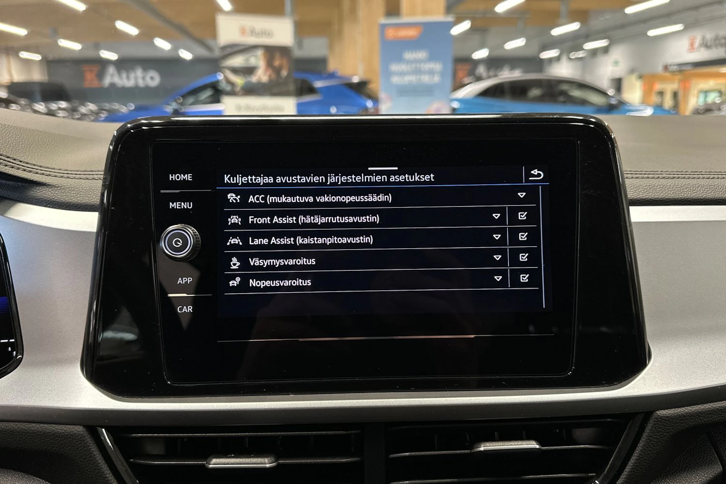 sininen Volkswagen T-Roc 2024 kuva 19.