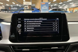 sininen Volkswagen T-Roc 2024 kuva 19.