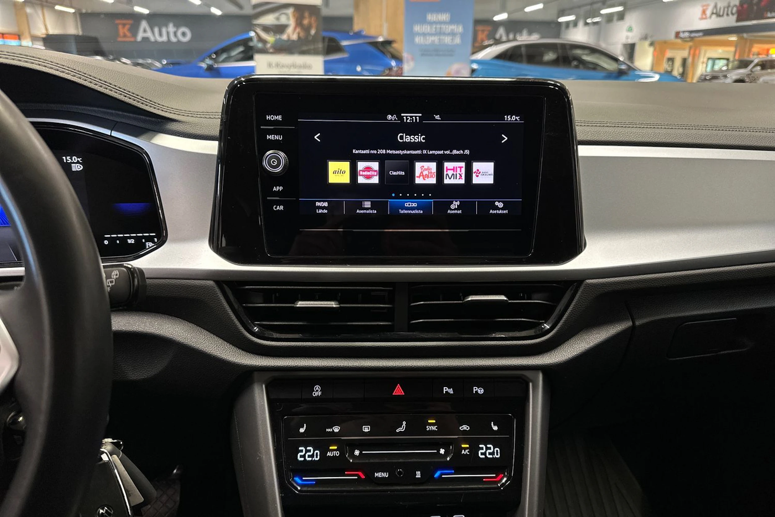 sininen Volkswagen T-Roc 2024 kuva 20.