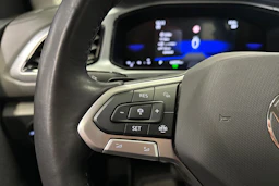 sininen Volkswagen T-Roc 2024 kuva 23.