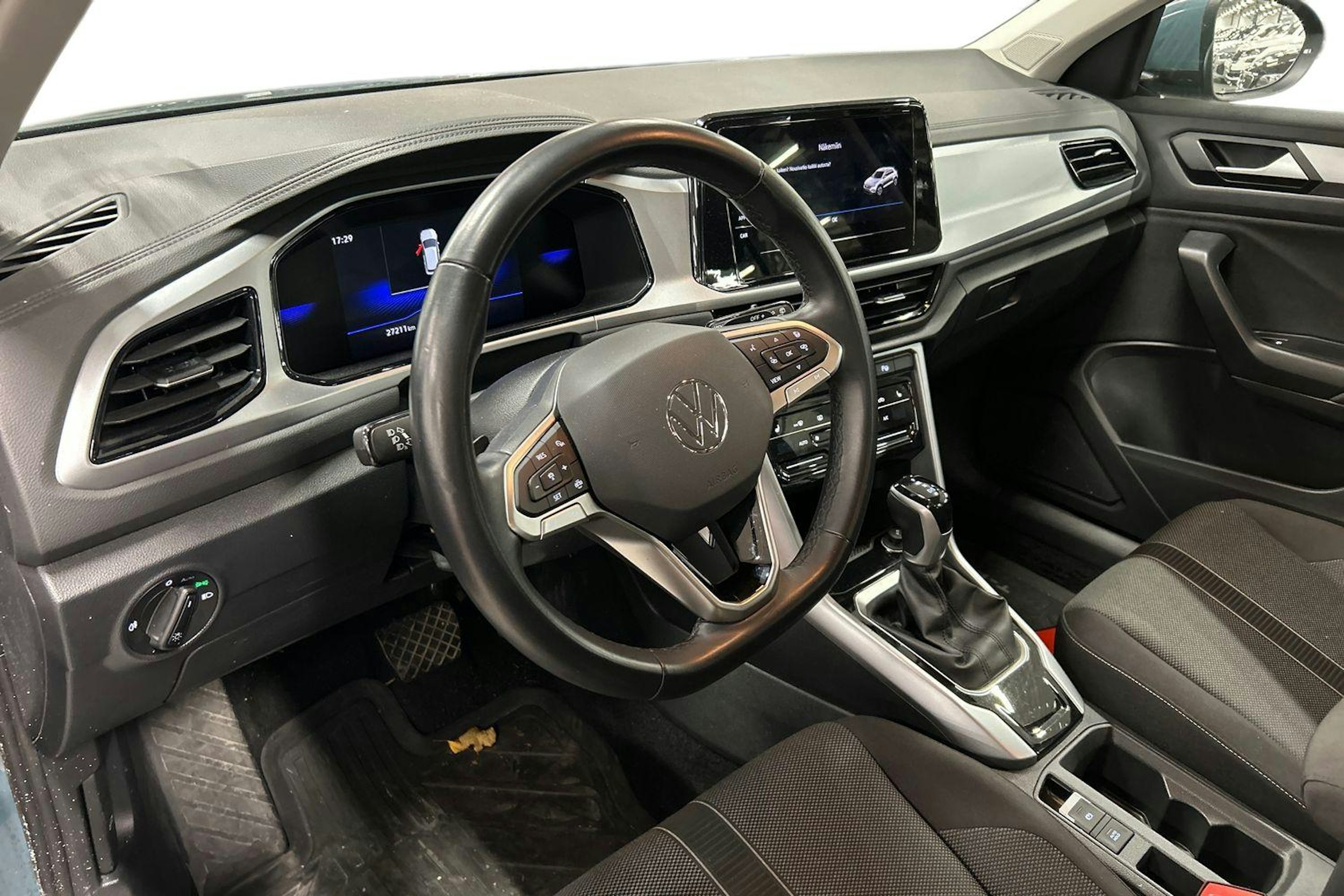 sininen Volkswagen T-Roc 2024 kuva 3.