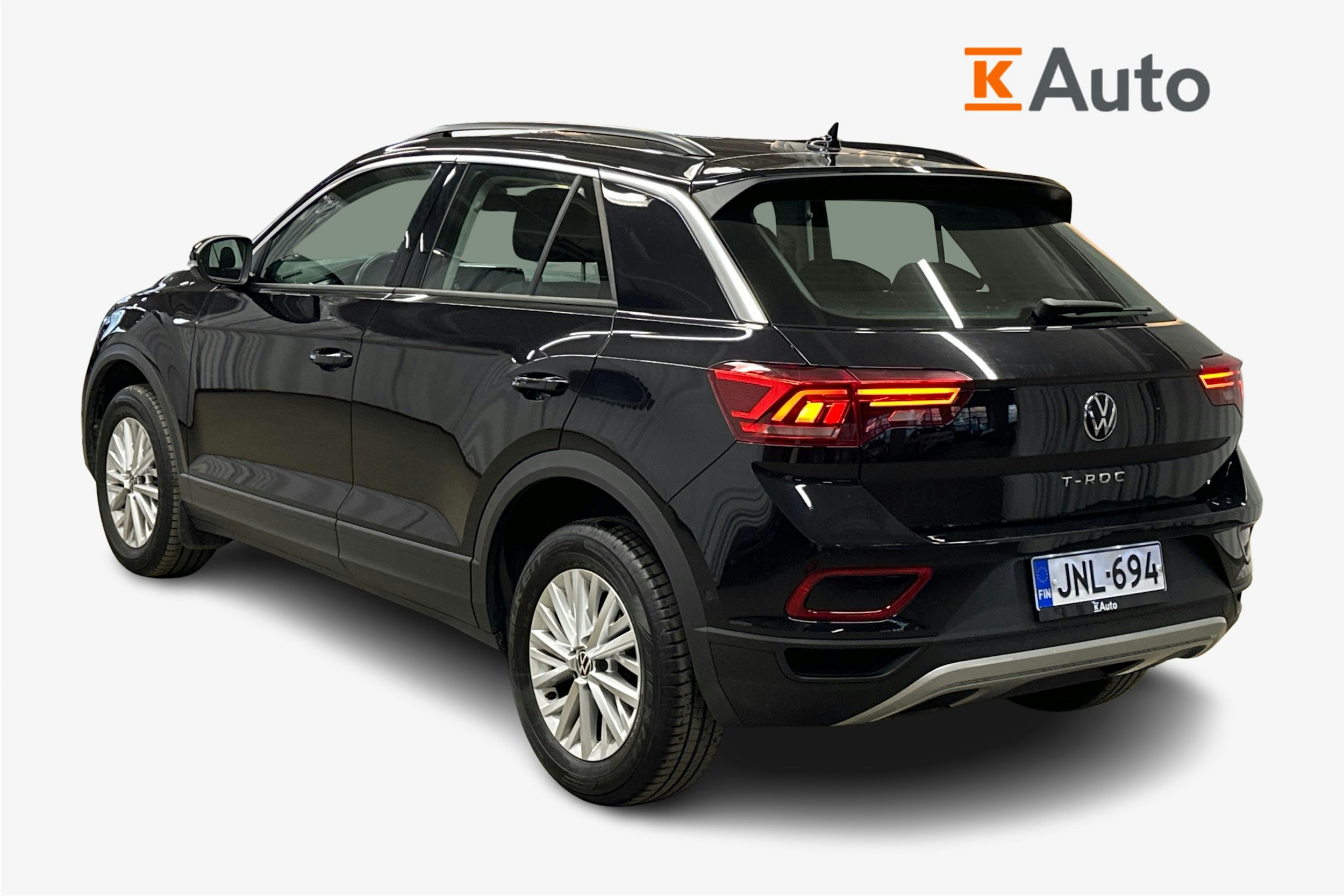 musta Volkswagen T-Roc 2024 kuva 2.