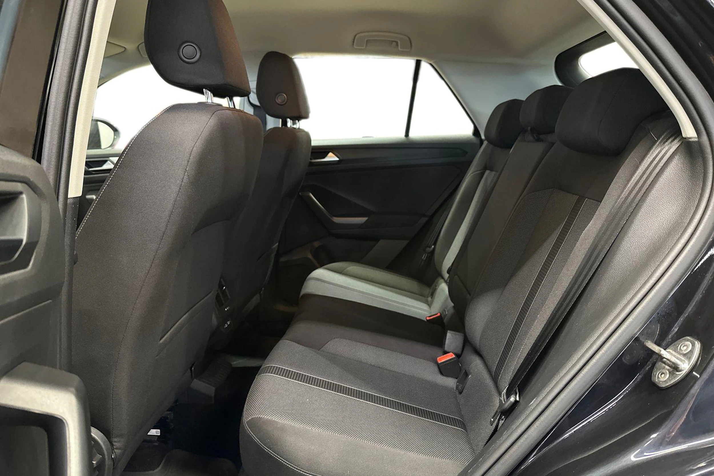musta Volkswagen T-Roc 2024 kuva 11.