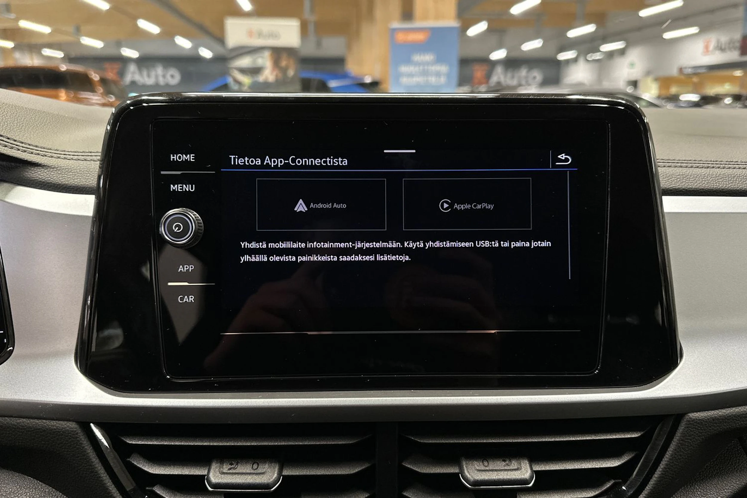 musta Volkswagen T-Roc 2024 kuva 18.