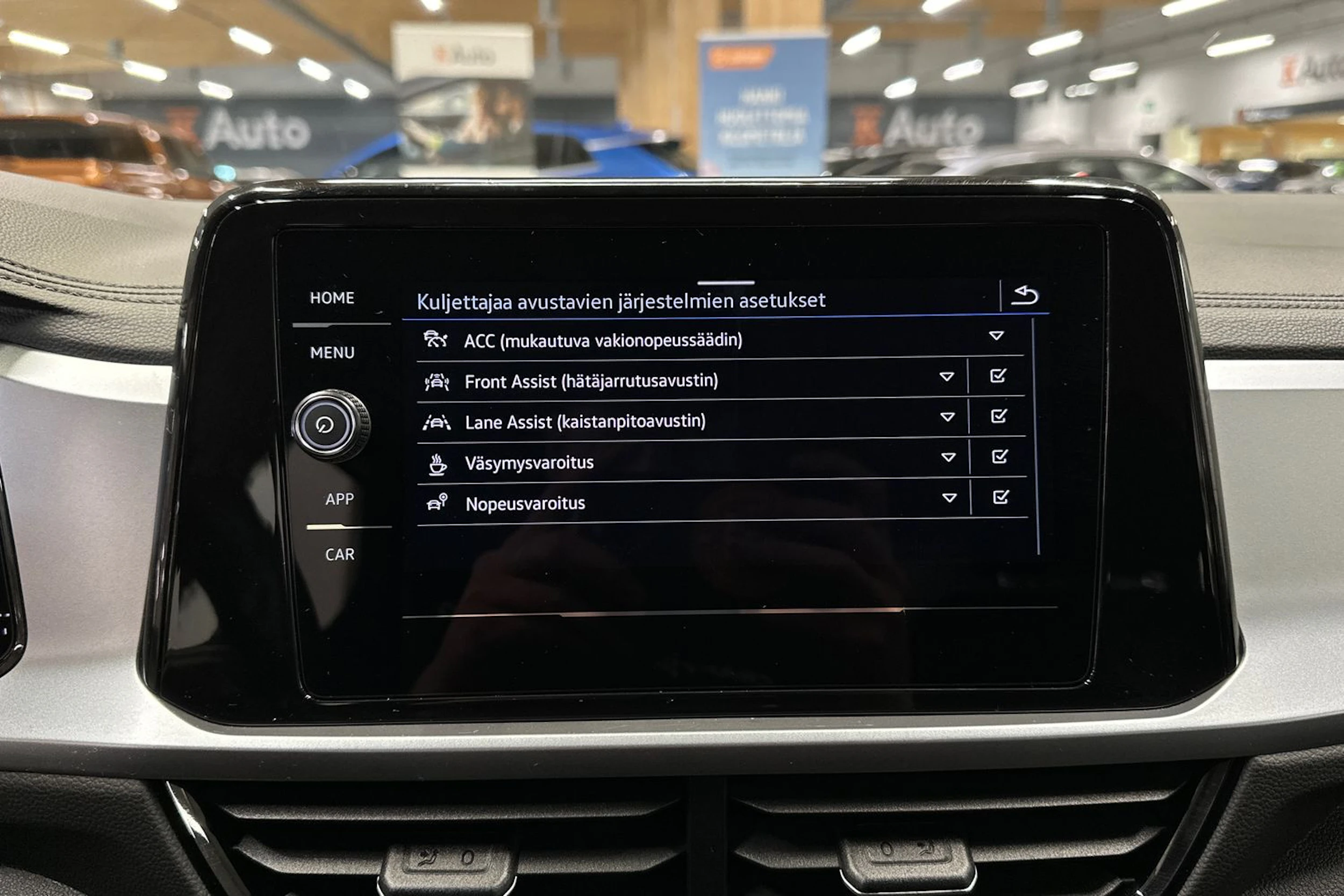 musta Volkswagen T-Roc 2024 kuva 19.