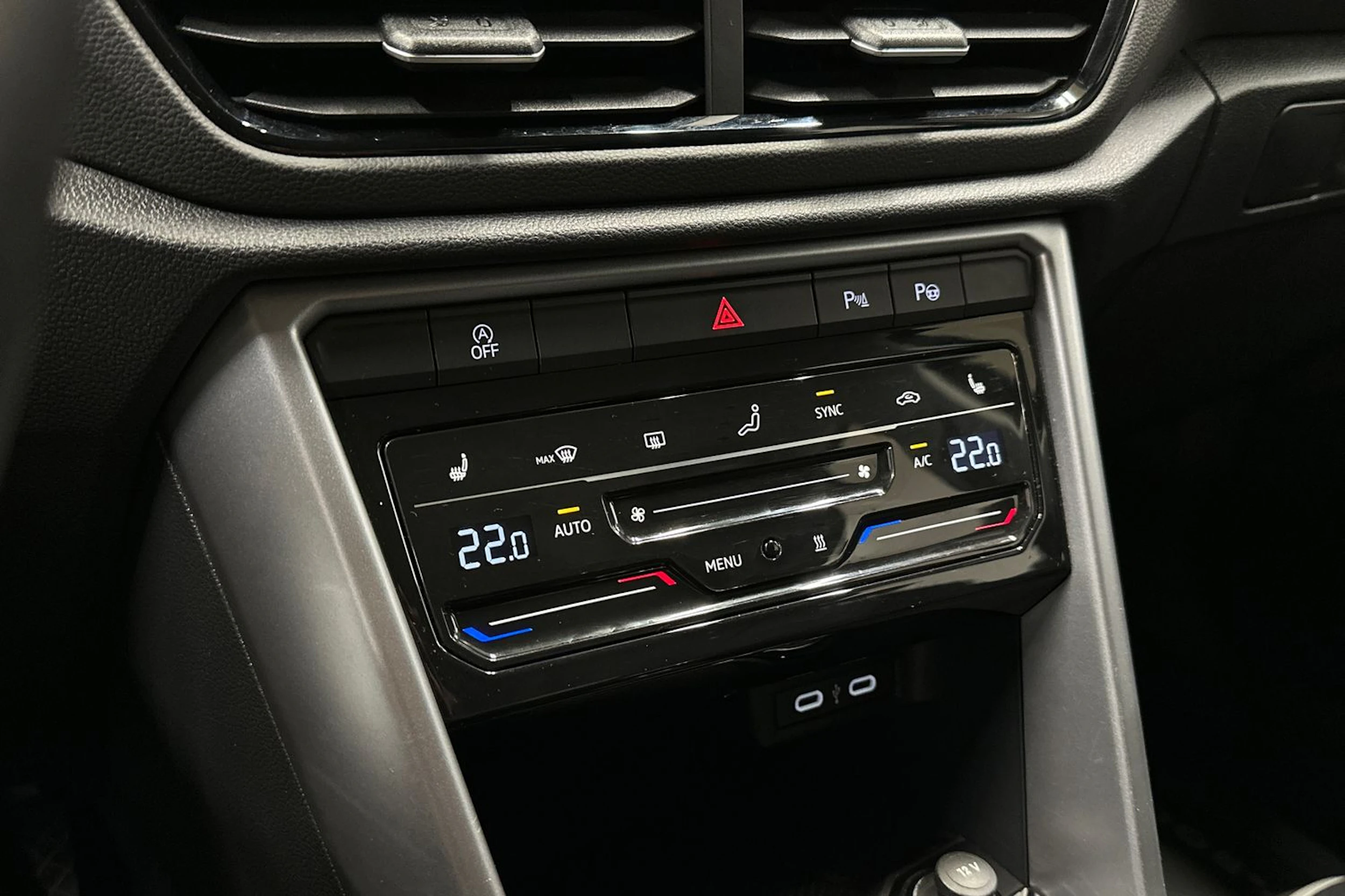 musta Volkswagen T-Roc 2024 kuva 21.