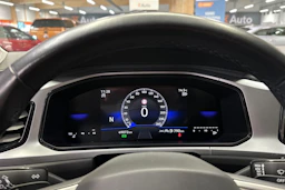 musta Volkswagen T-Roc 2024 kuva 23.