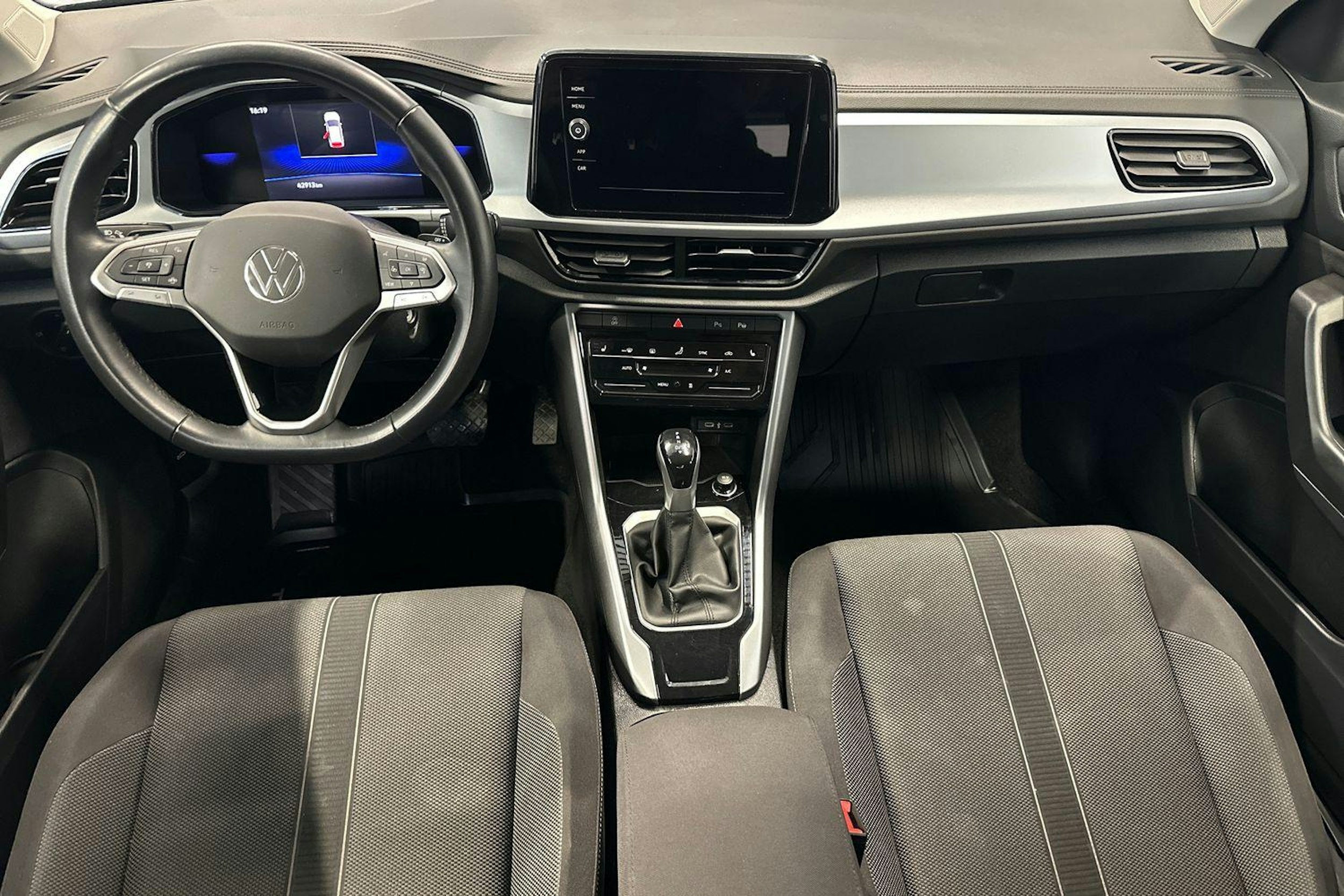harmaa Volkswagen T-Roc 2024 kuva 9.