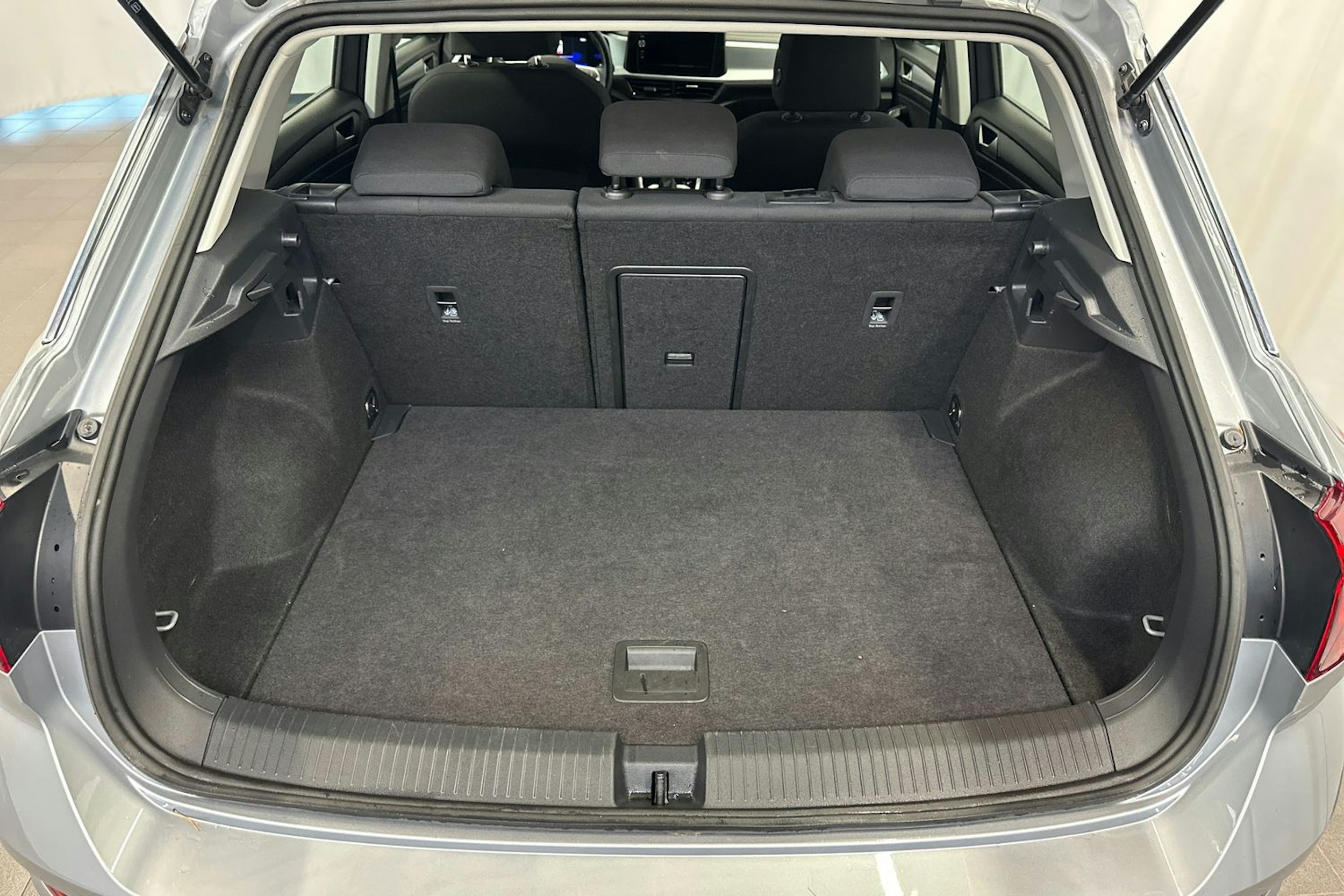 harmaa Volkswagen T-Roc 2024 kuva 14.