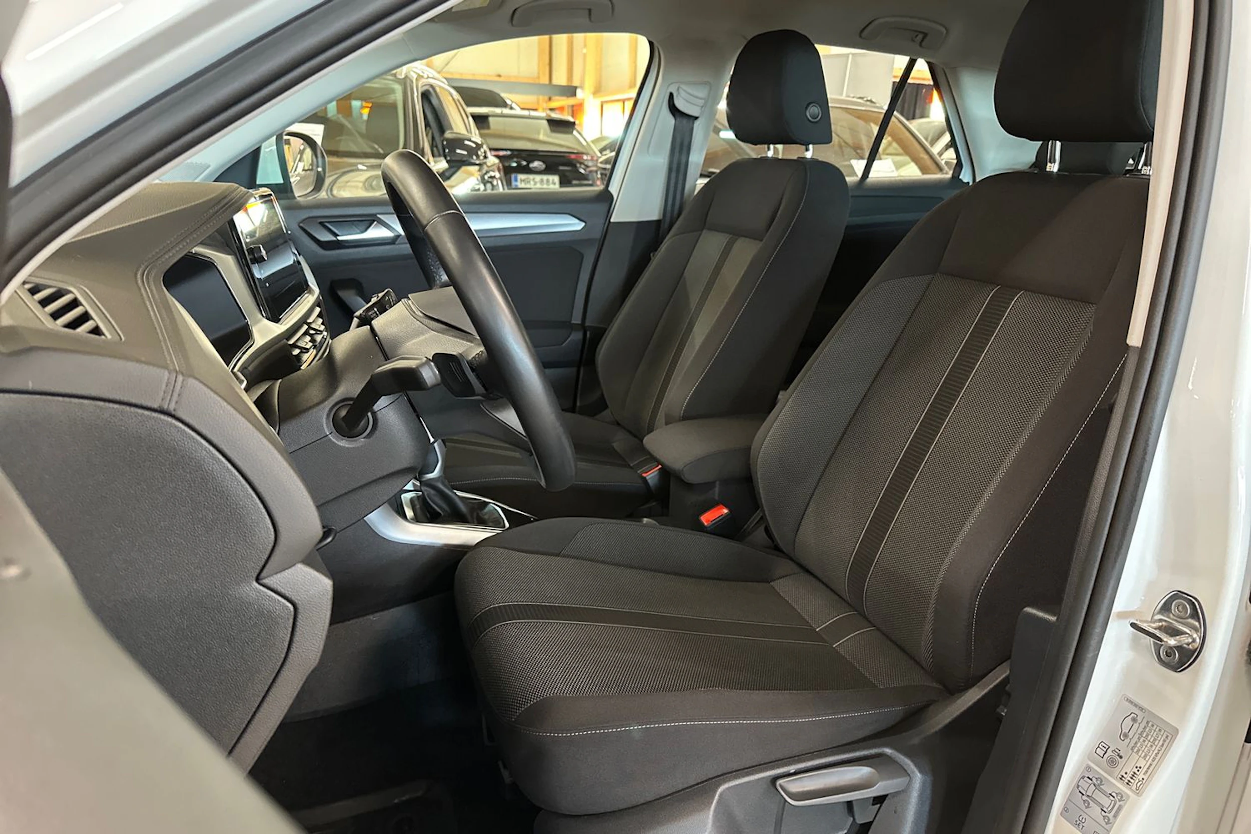 valkoinen Volkswagen T-Roc 2024 kuva 11.