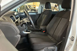 valkoinen Volkswagen T-Roc 2024 kuva 11.