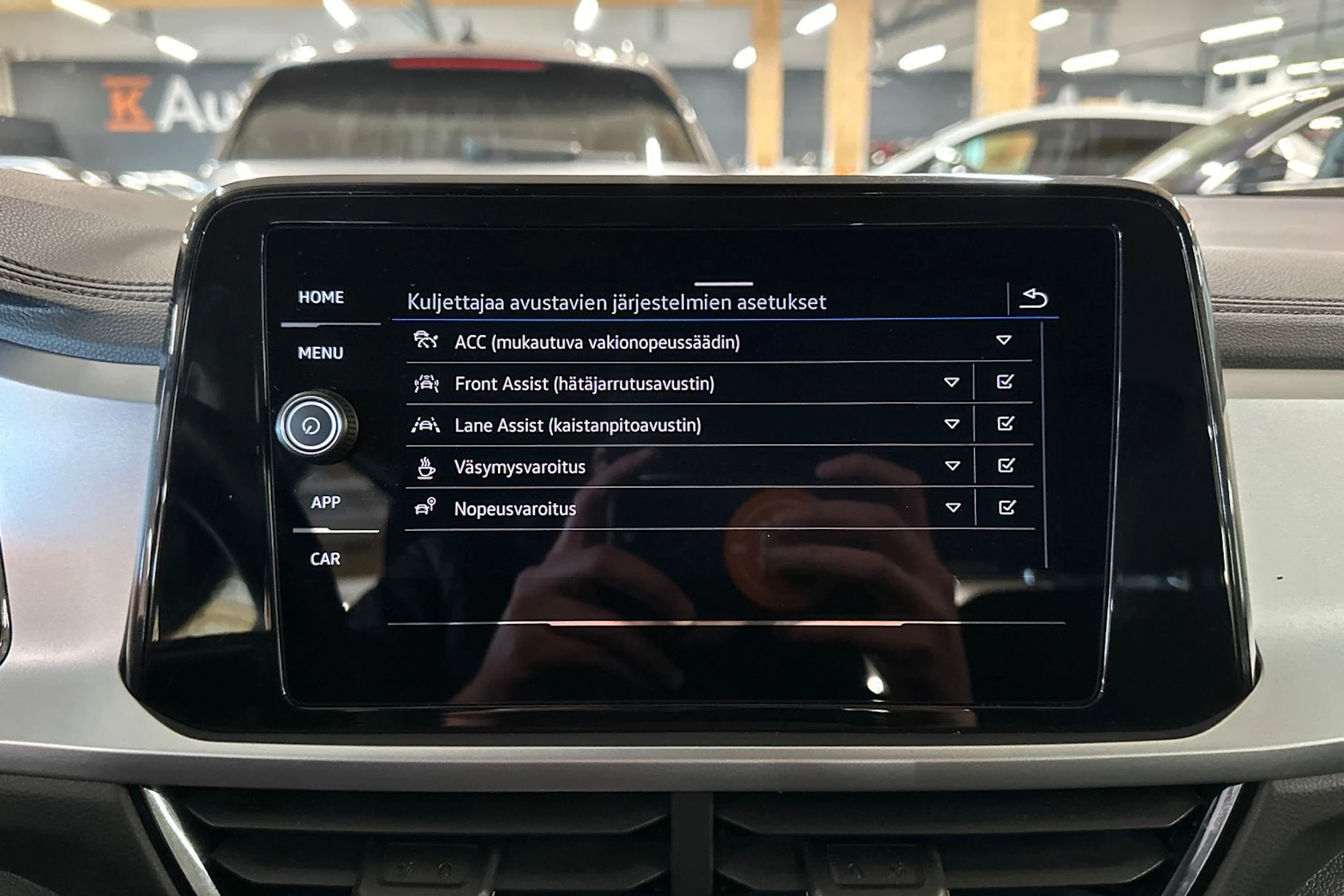 valkoinen Volkswagen T-Roc 2024 kuva 15.